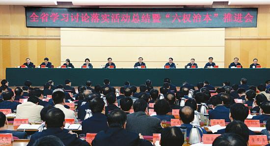 圖為全省學(xué)習(xí)討論落實(shí)活動(dòng)總結(jié)暨“六權(quán)治本”推進(jìn)會(huì)會(huì)場(chǎng)。李聯(lián)軍 攝