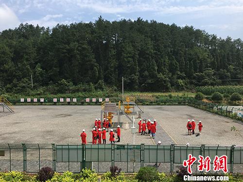 6月30日，記者探訪了中石化江漢油田涪陵頁巖氣井平臺。湯琪 攝