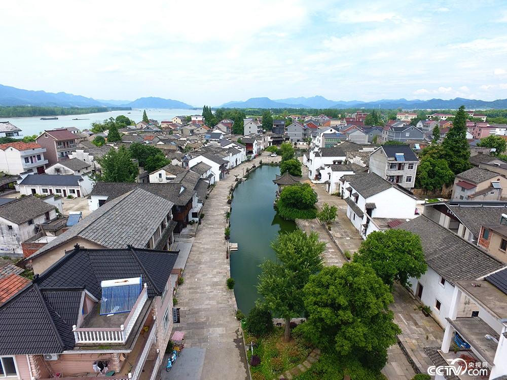 浙江特色小鎮(zhèn)遍地開花，圖為富春江畔。（浙江省網(wǎng)信辦提供）