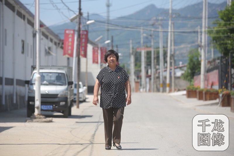 村民對村黨組織的不信任，讓王書平記憶猶新，也激起了斗志，“不把老百姓的問題解決好，我絕不走！”圖為王書平。千龍網(wǎng)記者 薄晨棣攝