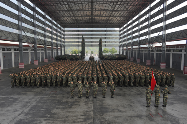 【黨的十九大精神進(jìn)軍營(yíng)】風(fēng)雨礪劍！火箭兵枕戈待旦只為導(dǎo)彈騰飛
