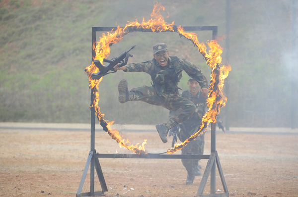 【黨的十九大精神進(jìn)軍營(yíng)】風(fēng)雨礪劍！火箭兵枕戈待旦只為導(dǎo)彈騰飛