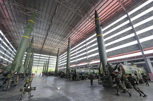 【黨的十九大精神進(jìn)軍營(yíng)】風(fēng)雨礪劍！火箭兵枕戈待旦只為導(dǎo)彈騰飛