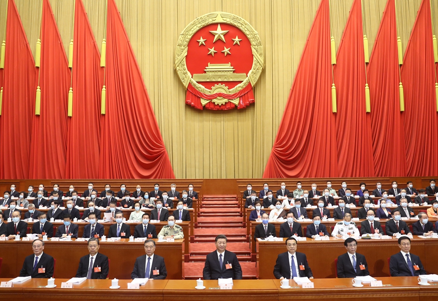 5月22日，第十三屆全國人民代表大會第三次會議在北京人民大會堂開幕。黨和國家領導人習近平、李克強、汪洋、王滬寧、趙樂際、韓正、王岐山等出席，栗戰(zhàn)書主持大會。