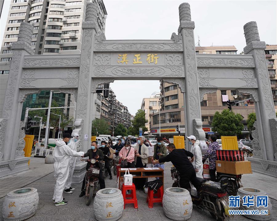 （新華全媒頭條·圖文互動）（14）從人民中汲取磅礴力量——習近平總書記同出席2020年全國兩會人大代表、政協(xié)委員共商國是紀實