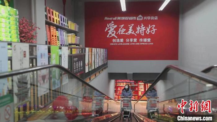 美特好從一家不足百平方米小店，一路發(fā)展成華北零售業(yè)領(lǐng)軍企業(yè)、中國百強(qiáng)商業(yè)連鎖集團(tuán)、中國零售500強(qiáng)。　向上 攝