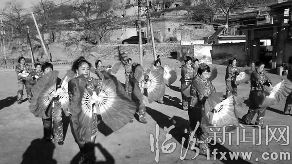 霍州市辛置鎮(zhèn)宋莊村“大媽”舞蹈隊(duì)活力四射