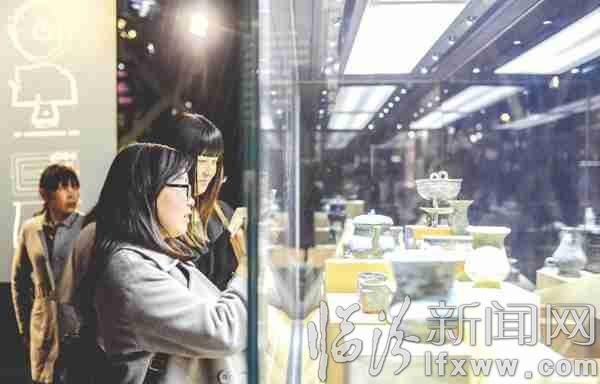 晉國(guó)博物館內(nèi)大批外地游客前來(lái)造訪