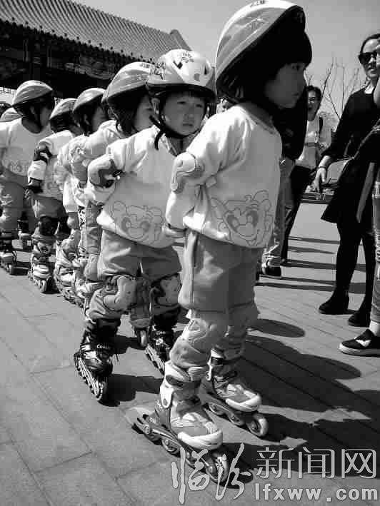 堯都區(qū)萊茵半島幼兒園在澇洰河公園舉行體智能展示