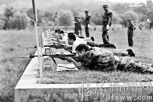 浮山武裝部組織干部職工開(kāi)展打靶演練活動(dòng)