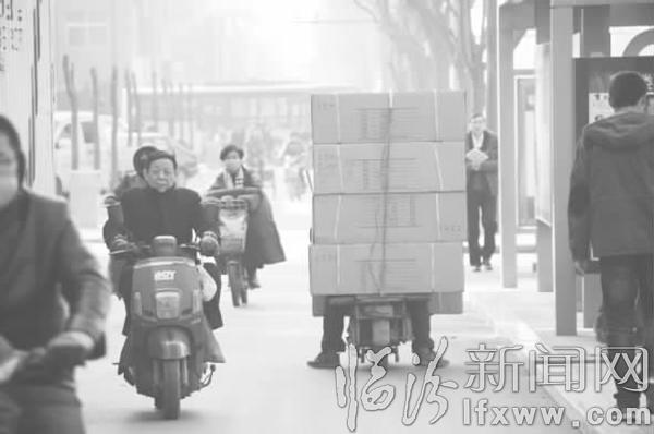 載貨過(guò)街需注意 安全關(guān)系你我他
