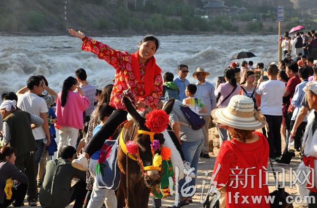 吉縣:壺口瀑布景區(qū)五一假期游人如織
